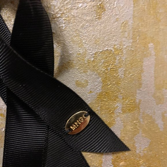 Mango Bow Necklace - Picture 3 of 5